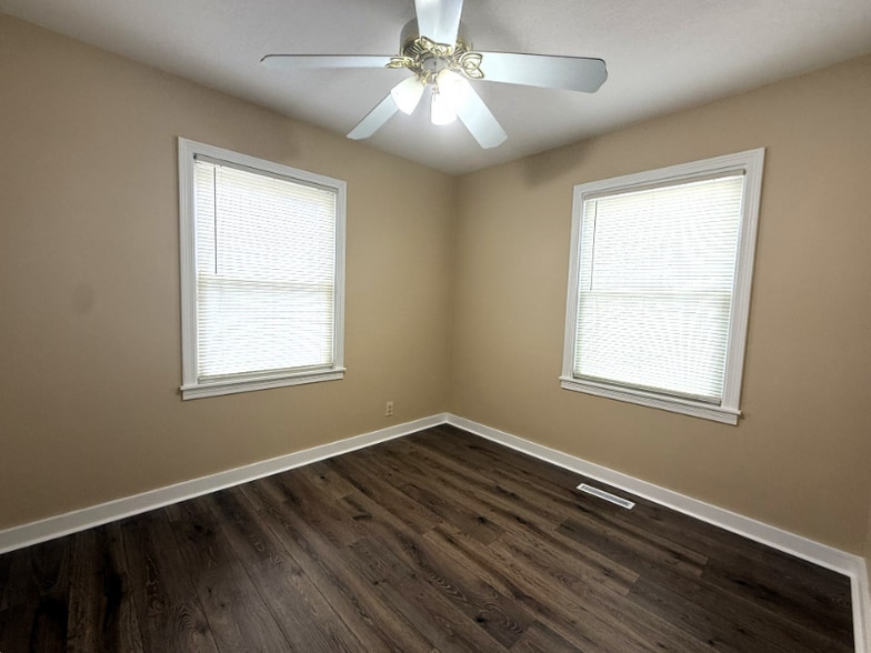 Building Photo - 1721 S Volutsia Ave