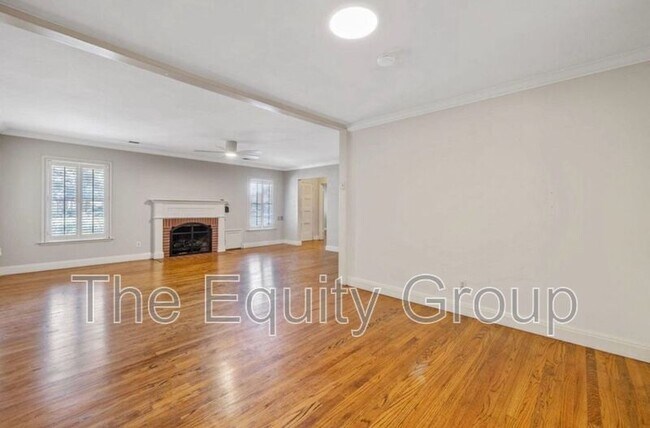 Building Photo - 1708 W Myrtle Ave