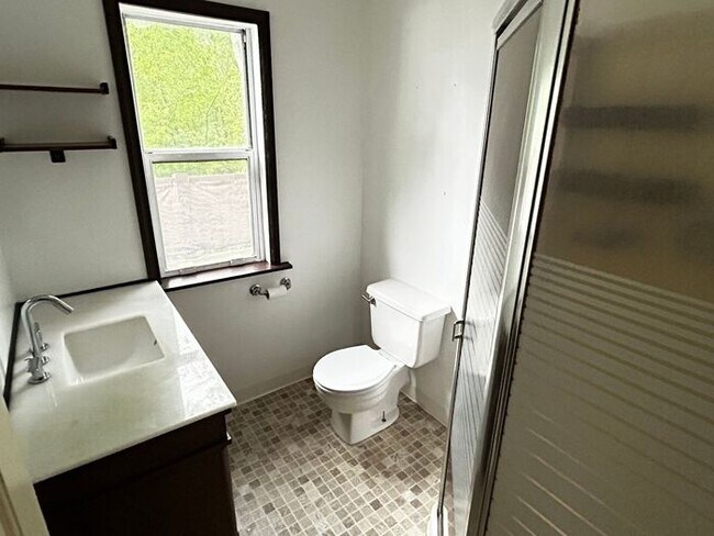 Building Photo - Updated 2-3 bed HOUSE in Fort Thomas