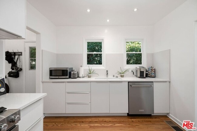 Building Photo - 601 Hayworth Ave