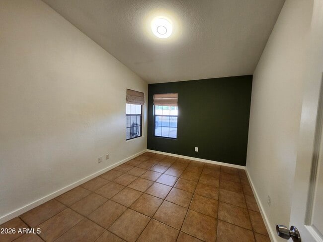 Building Photo - 2545 E Granite View Dr