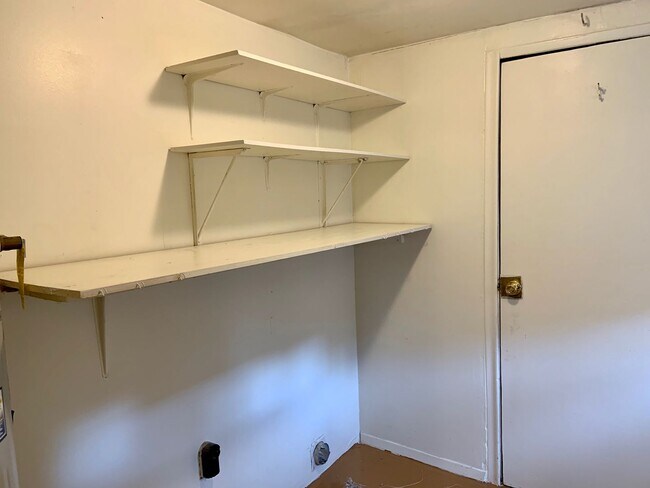 Building Photo - Hard to find 1 Bed 1 Bath House