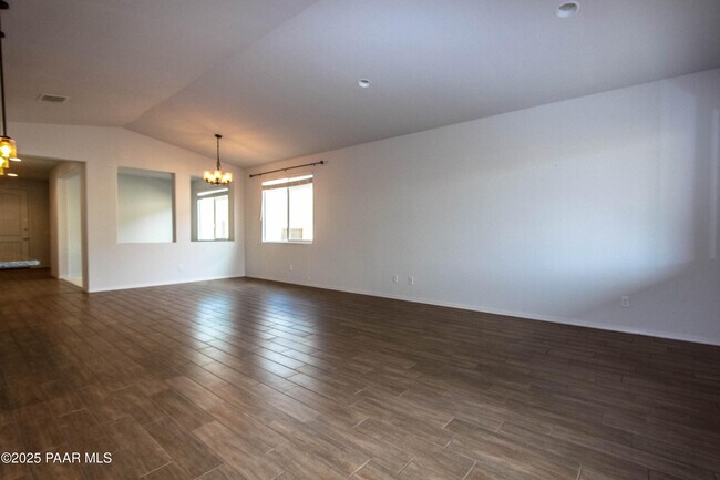 Building Photo - 1356 Warbler Wy