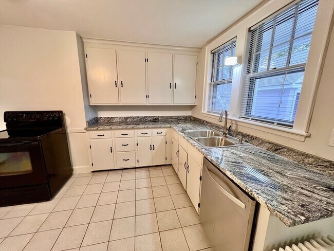 Building Photo - 20-22 Randall Avenue Unit 1