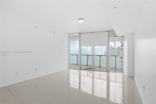 Primary Photo - 495 Brickell Ave