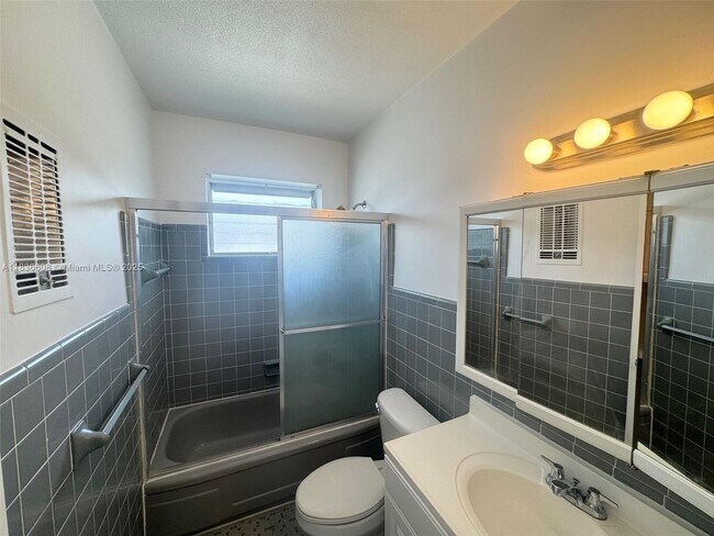 Building Photo - 462 Golden Isles Dr