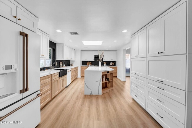 Building Photo - 10624 N 38th St