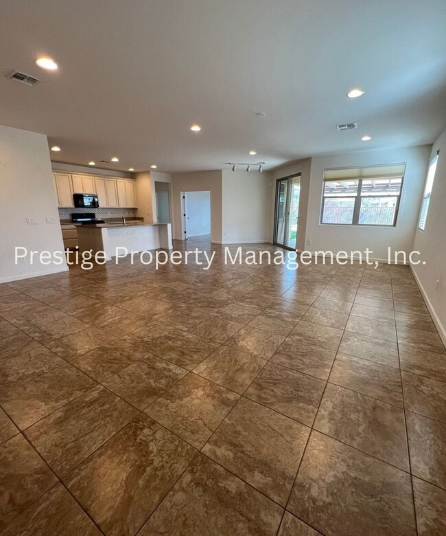 Building Photo - Dont Miss This Spacious Northwest home!!!