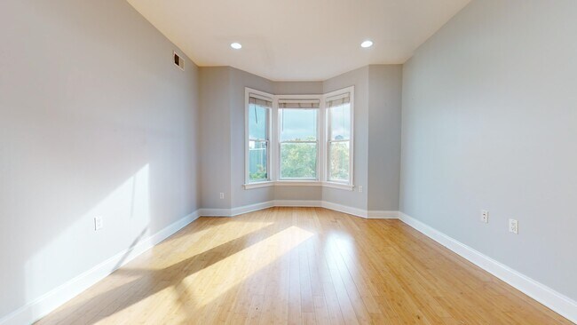 Building Photo - 5 Monitor St