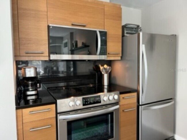 Building Photo - 1350 Main St