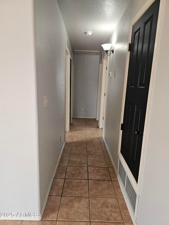 Building Photo - 111 Arrowhead Dr