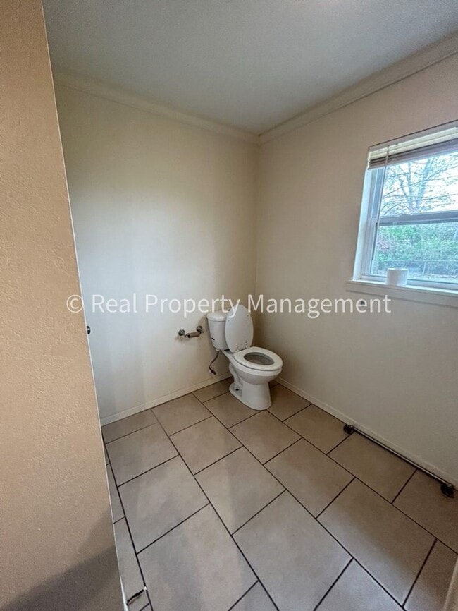Building Photo - 7406 Cypress Ave