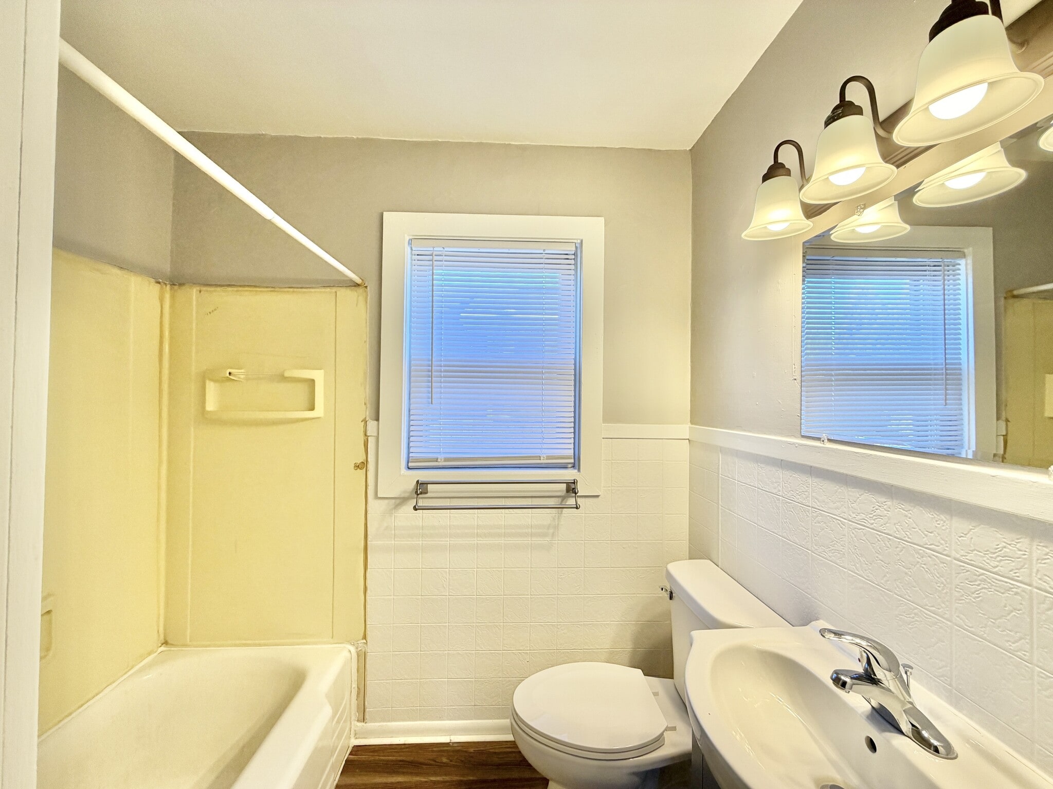 Building Photo - 1310 Copeland Ave