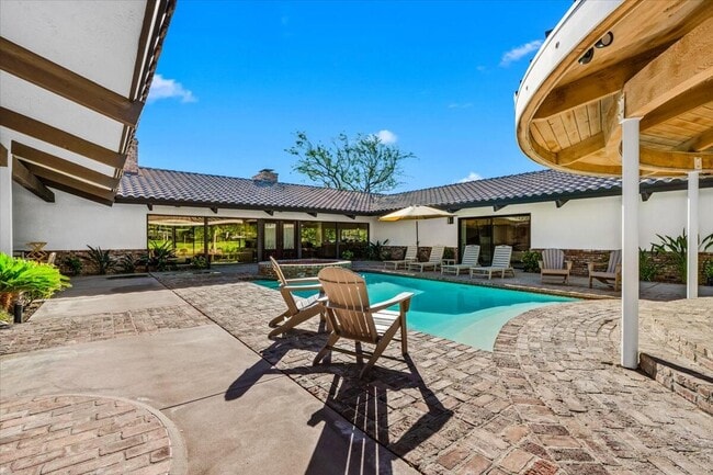 Building Photo - 48731 San Vicente St