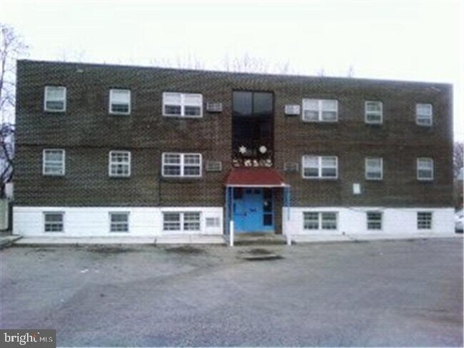 Building Photo - 744 E Chester Pike