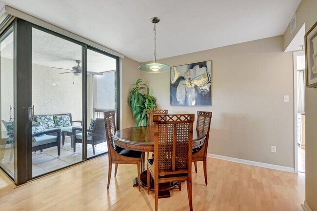 Building Photo - 950 Lavers Cir