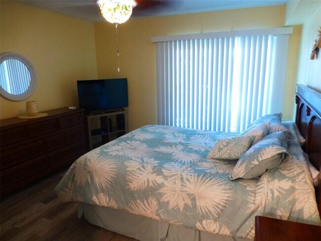 Building Photo - 5557 Sea Forest Dr