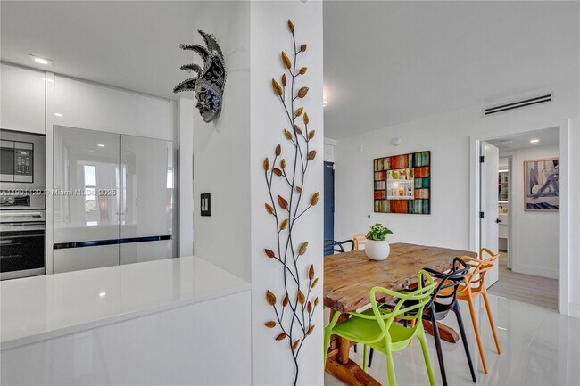 Building Photo - 5600 Collins Ave