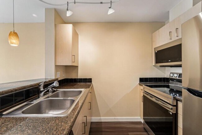 Building Photo - 1 bedroom in Seattle WA 98104