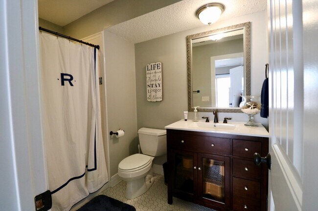 Building Photo - Beautiful Furnished Croatan Beach Home.