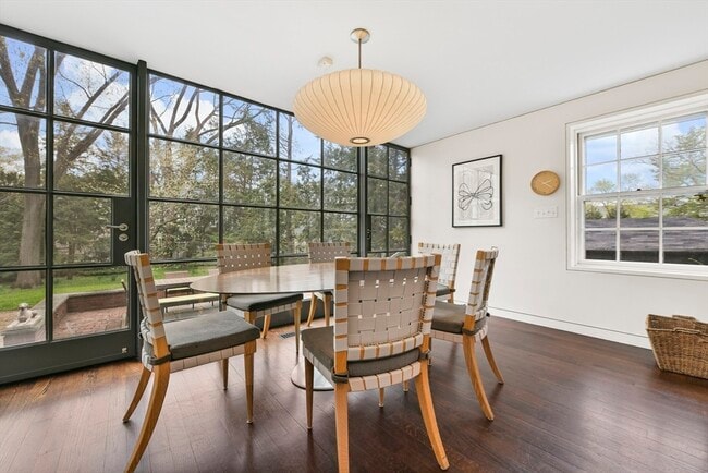 Building Photo - 17 Farrar St