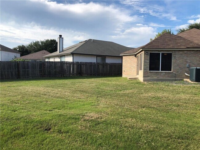 Building Photo - 1304 Water Spaniel Way