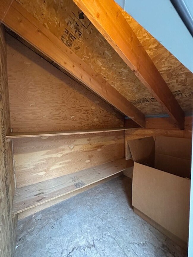 Building Photo - Riverfront Gated 2 Bedroom Luxury Condo!!