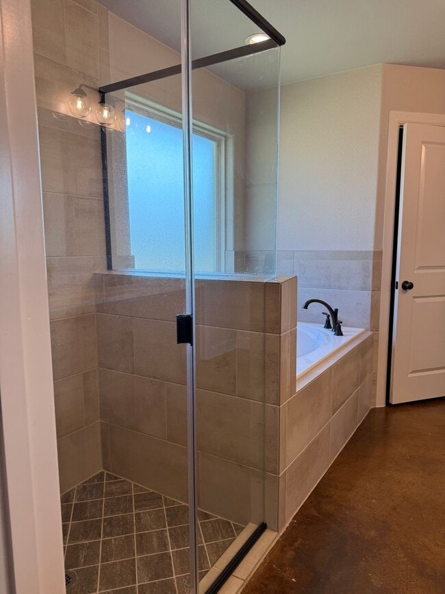 Building Photo - HORSE PROPERTY 4/2/2 + 4 acres in Peaster ...