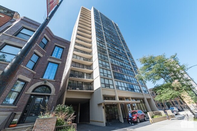 Primary Photo - 1540 N LaSalle Dr