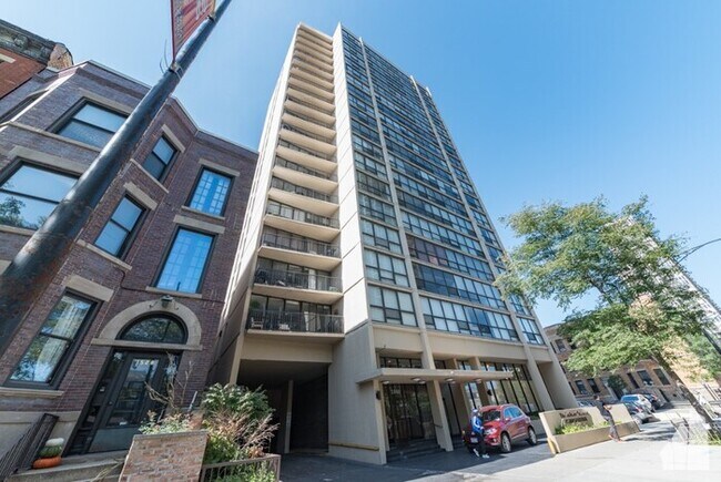 Building Photo - 1550 N LaSalle Dr
