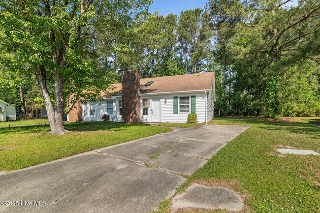 Building Photo - 141 Pine Crest Dr