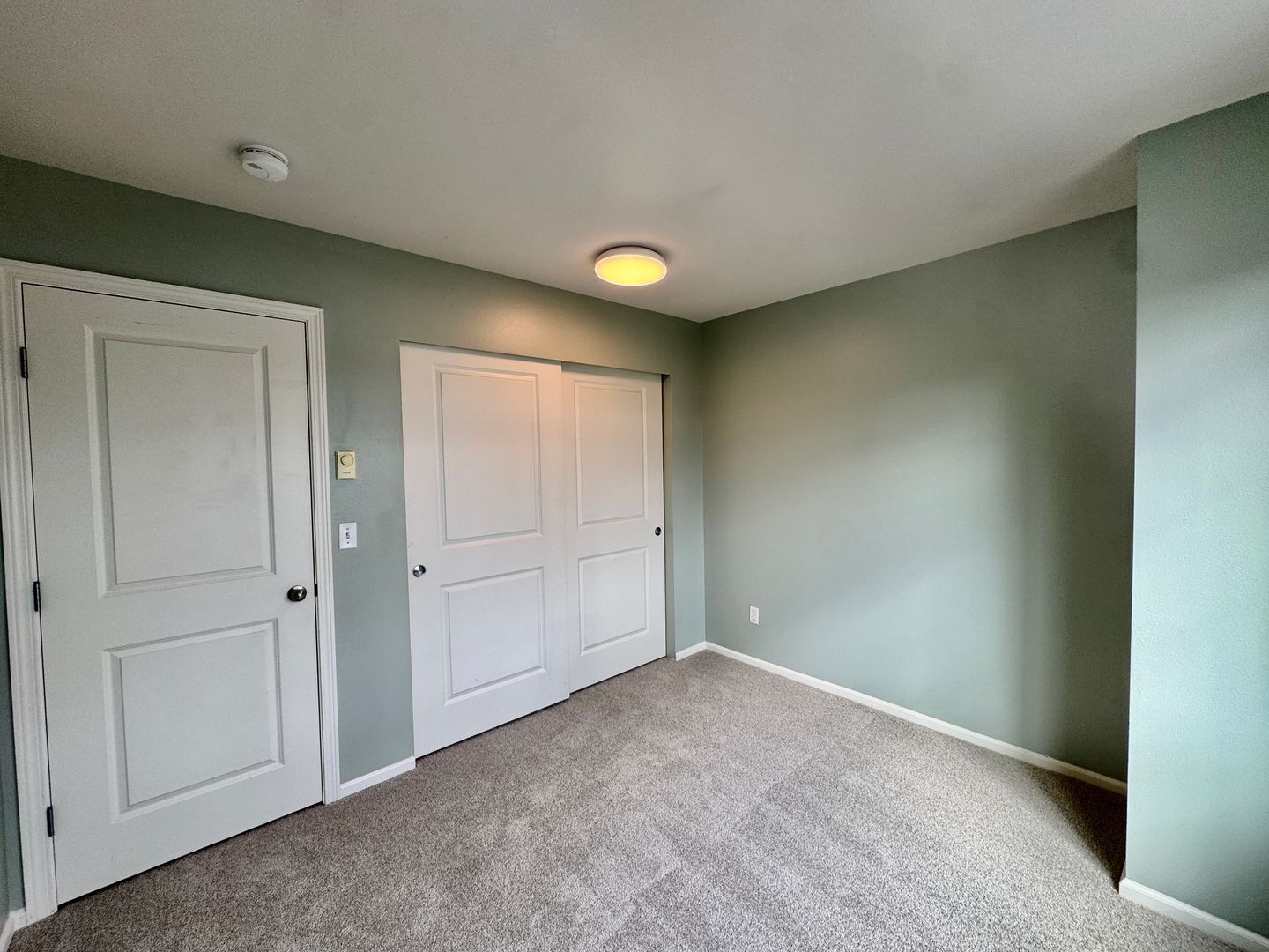 Building Photo - Everett Townhouse