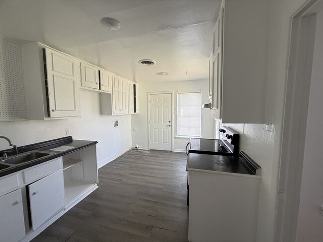 Building Photo - 15 MacArthur Dr