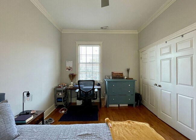 Building Photo - Available 7/20. Great 1BR/1BA Available in Downtown Charleston!