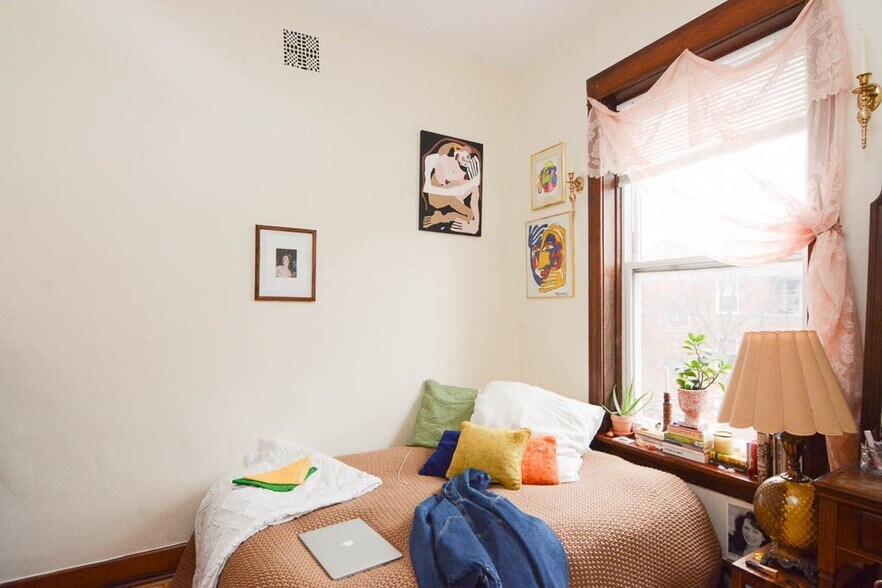 Building Photo - 2316 W Iowa St