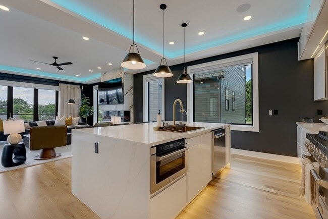 Building Photo - 2111 Cahal Ave
