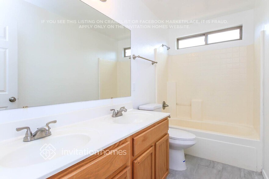 Building Photo - 11240 E Roselle Ave