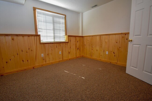Building Photo - 458 E 900 N