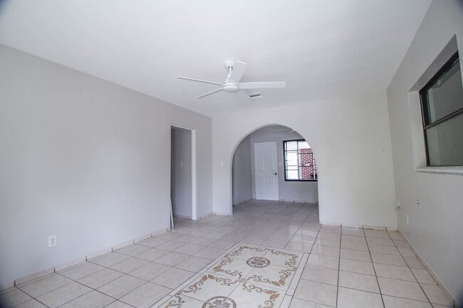 Building Photo - 15 N Oxalis Dr