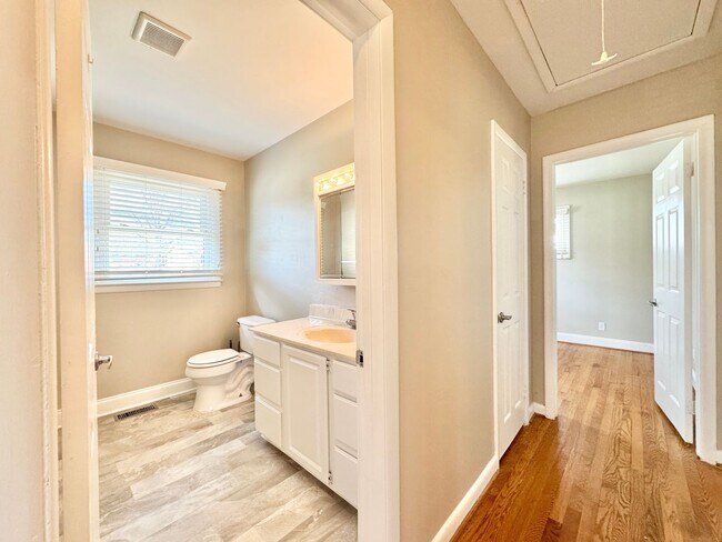 Building Photo - Charming 2BR with Refinished Hardwoods