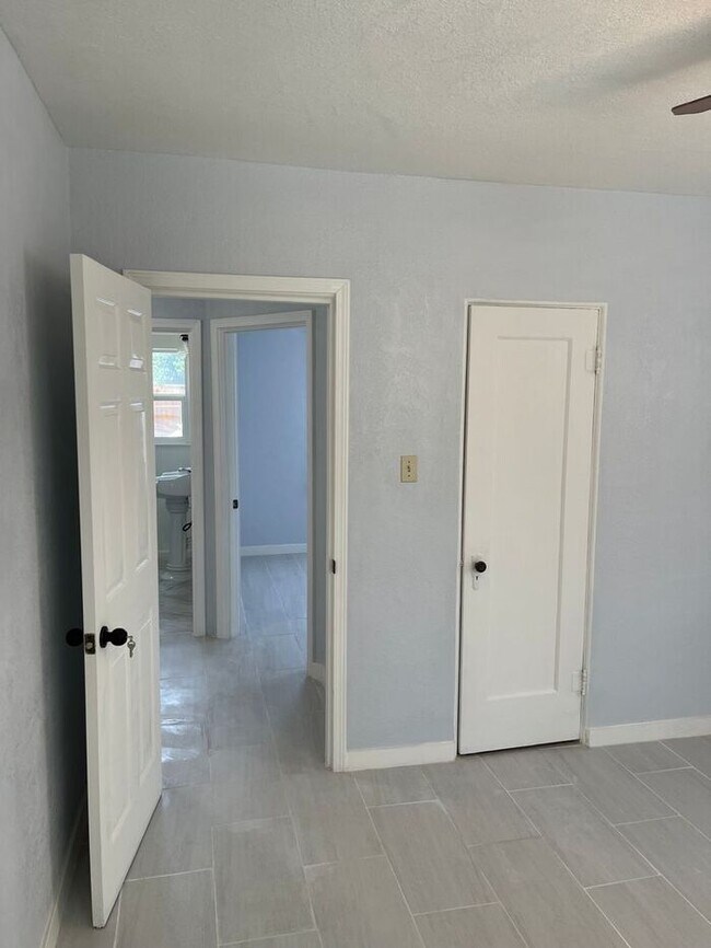 Building Photo - Coming Soon Modesto Renovated 3 Bedroom 1 ...