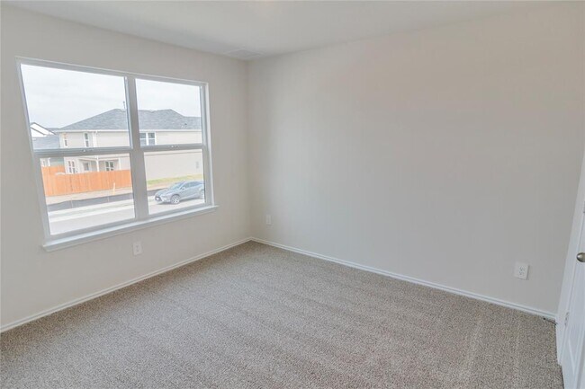 Building Photo - 361 Sandringham Lp