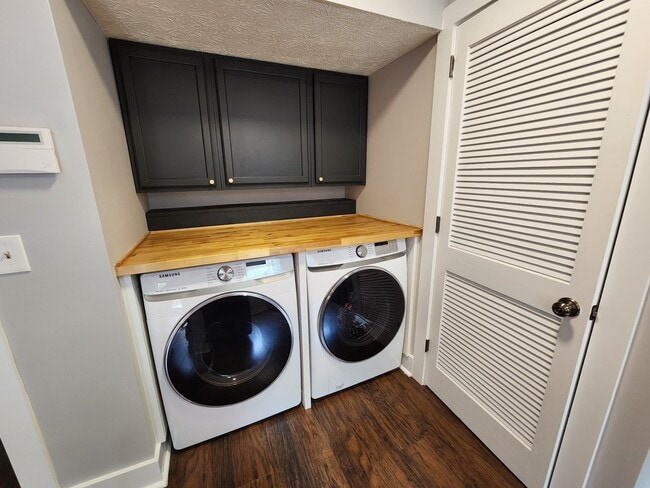 Building Photo - COMING SOON... Beautiful 2BR/1.5BA Townhouse in Hermitage Meadows!