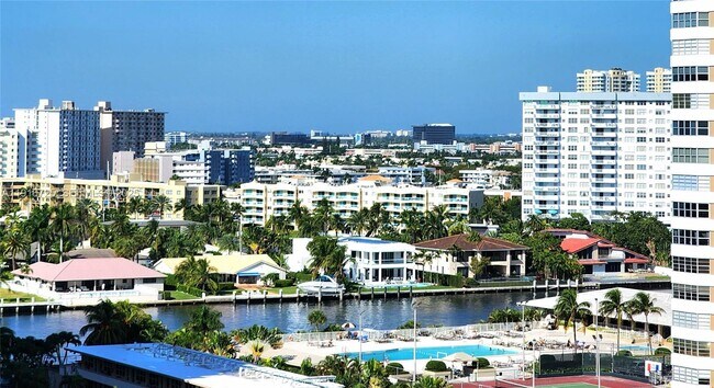 Building Photo - 2030 S Ocean Dr