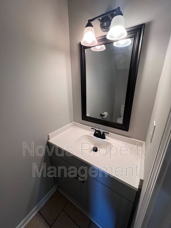 Building Photo - 619 South St