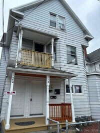 Building Photo - 118 E Farm St