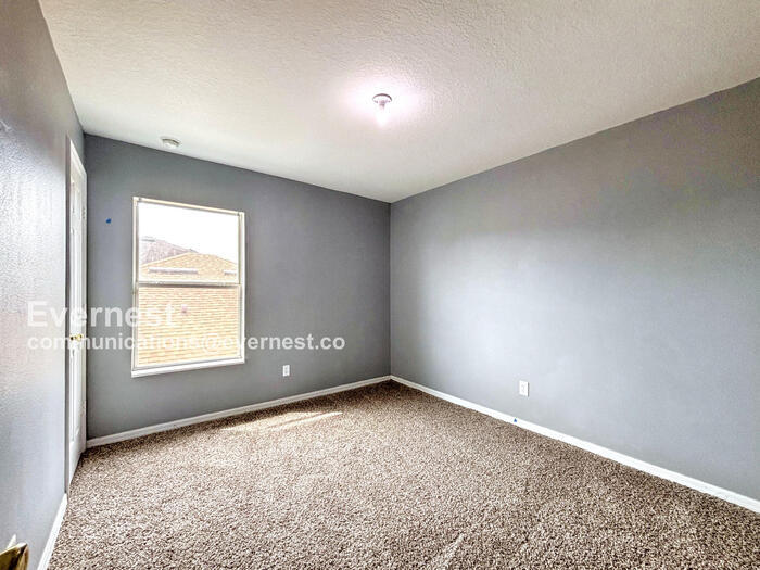 Building Photo - 2806 Polson Dr