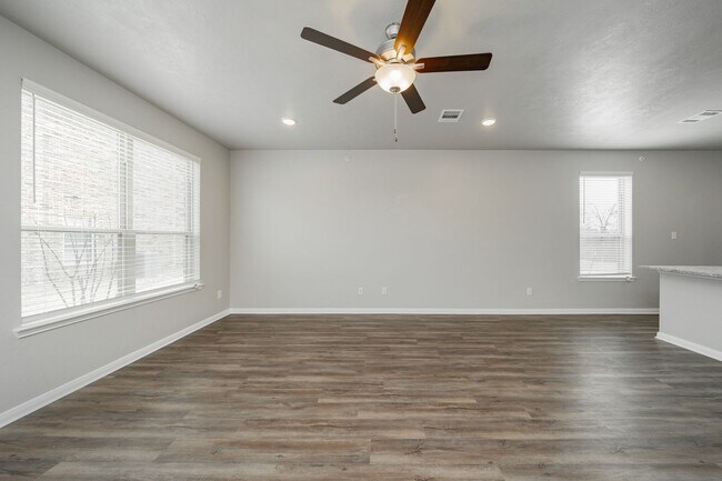 Building Photo - Spacious Townhome Available Now!