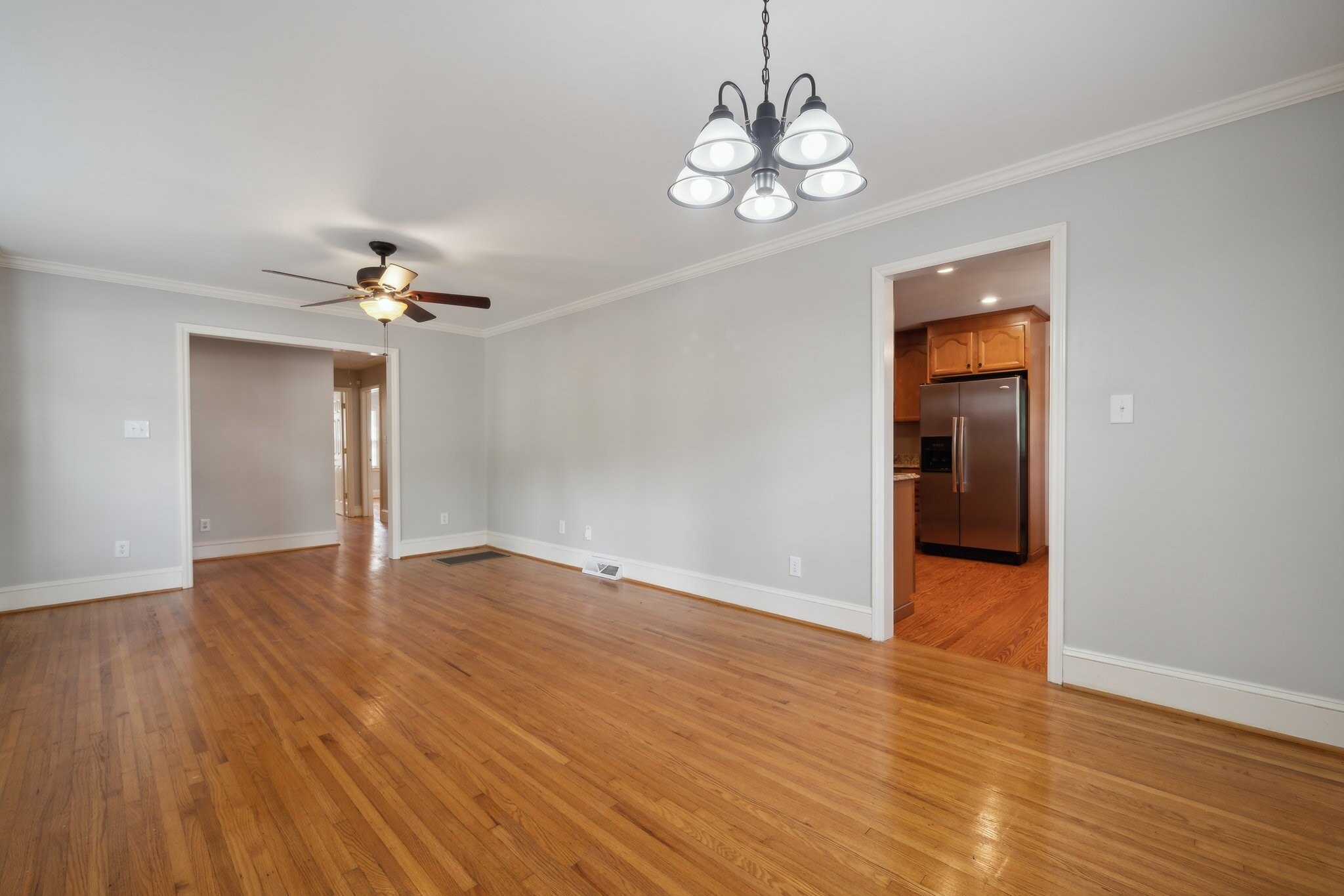 Living and dining room - 1818 Woodland Dr