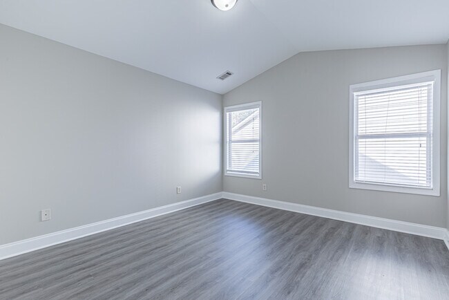 Building Photo - A MUST SEE IN SUGAR HILL!!!